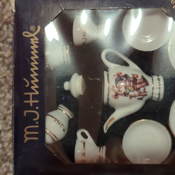 Reutter Porzellan MJ Hummel Miniature Tea Set - Picture 3 of 8